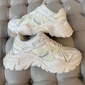 Fila Electrove Cream Chunky Sneakers with Retro Design- Woman’s Sneaker